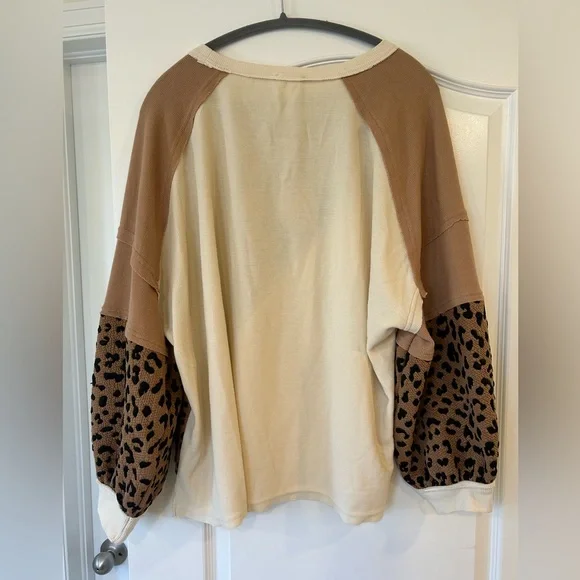 NWT BiBi Star Patched Front Thermal Knit
Color Block Top with Leopard Print Star - Picture 3 of 7